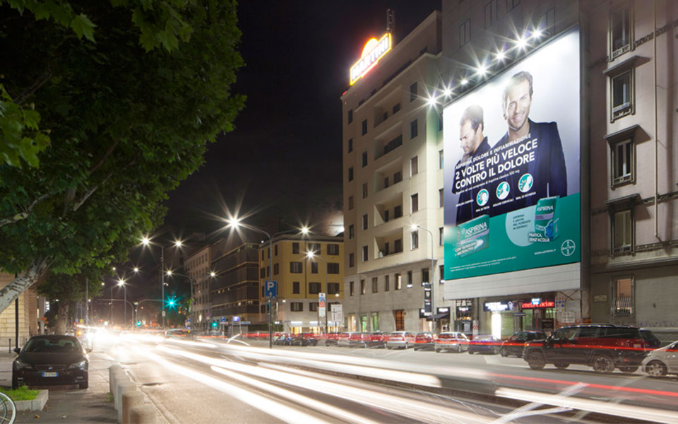 Cartelera de publicidad callejera